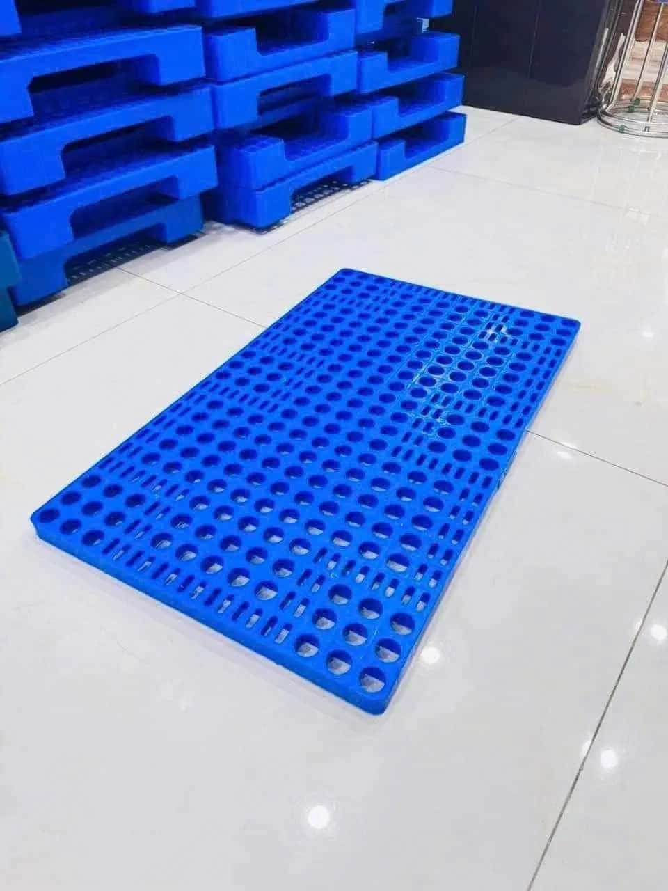 Pallet Nhựa Lót Sàn Không Chân Mặt Lỗ